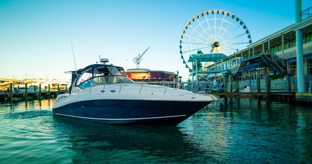 2 hour Tour on 34 to 37 Ft Boats