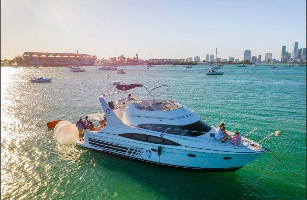 50' Carver 'DOMINATOR'