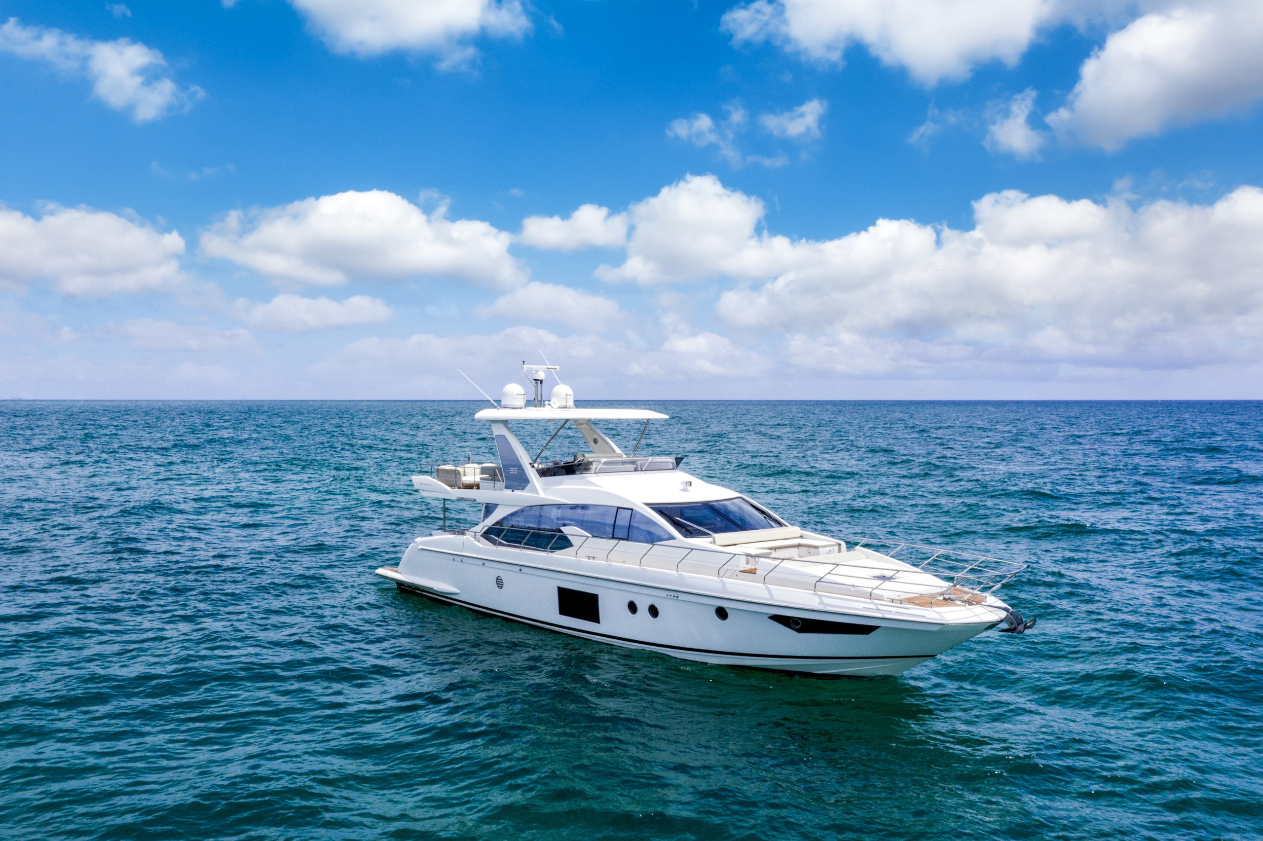 LE GRAND BLEU Azimut Flybridge 70'