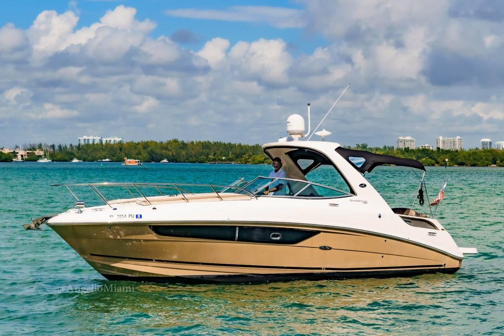 SeaRay Sundancer Lux Cruiser